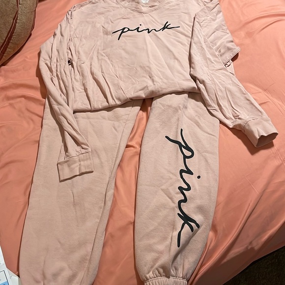 VS PINK OUTFIT - Picture 1 of 4